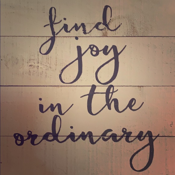 Meet your Posher, Laurie. Poshmark Ambassador ❤️ - Picture 1 of 1